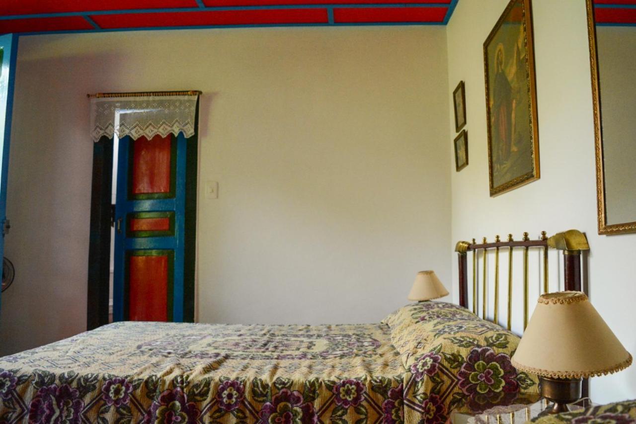 Finca La Colina Bed and Breakfast Calarcá Buitenkant foto