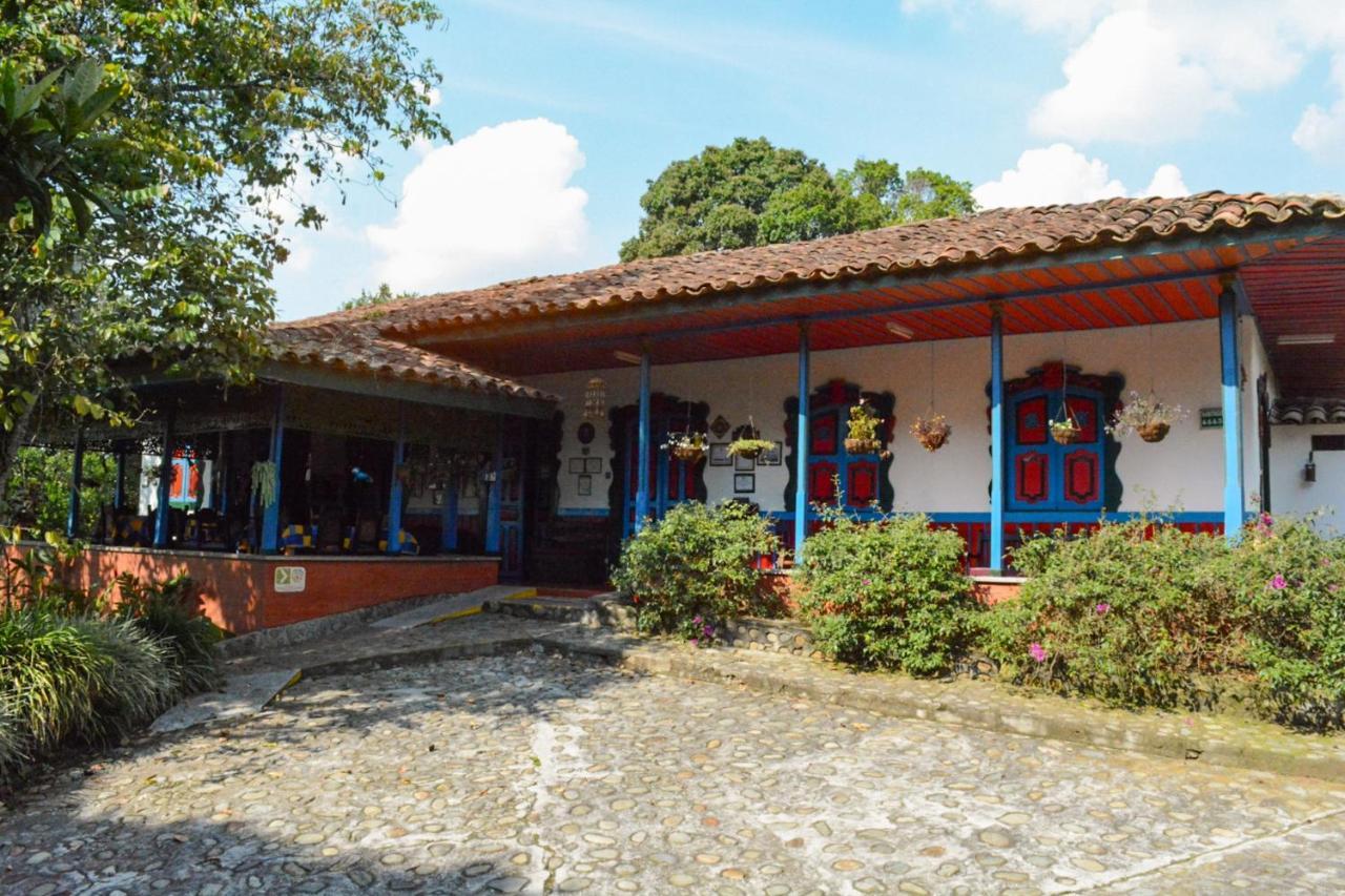 Finca La Colina Bed and Breakfast Calarcá Buitenkant foto